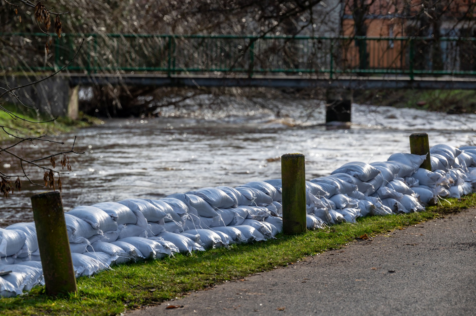 Protection with a wall of sandbags during floods on the river Helme